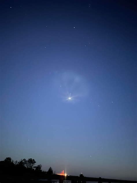 Rocket lab electron taking off from Virginia tonight : r/pics