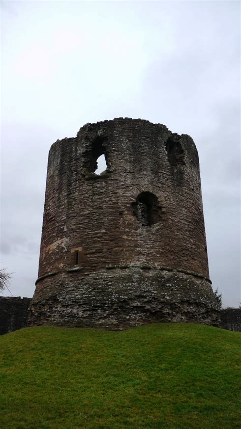 Skenfrith Castle Monmouthshire - Britain All Over Travel Guide