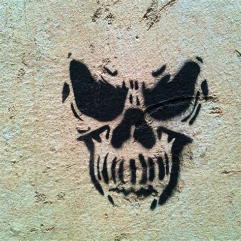 Stencils + skulls + spray paint = :-) | Skull painting, Skull, Pop art