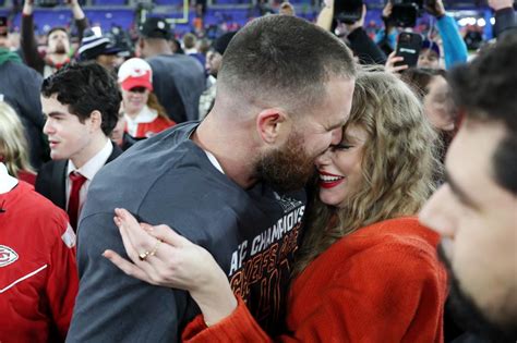 Taylor Swift kisses Travis Kelce on field after Chiefs beat Ravens