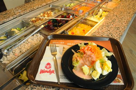 Lemon GreenTea: Wendy's Salad Bar is back!