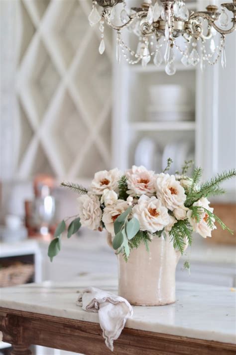 7 Ideas for decorating with faux flowers - French Country Cottage