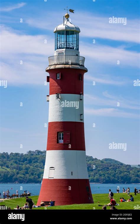 Plymouth Hoe Lighthouse with groups of people around Stock Photo - Alamy