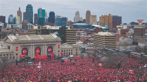 16 people pick-pocketed during Chiefs parade and rally, police chief ...