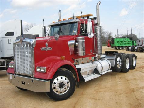 2002 KENWORTH W900L TRI-AXLE TRUCK TRACTOR - J.M. Wood Auction Company, Inc.