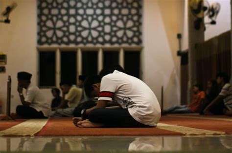 Bacaan Sholawat Nariyah: Arti dan Keutamaan Mengamalkannya - Sonora.id