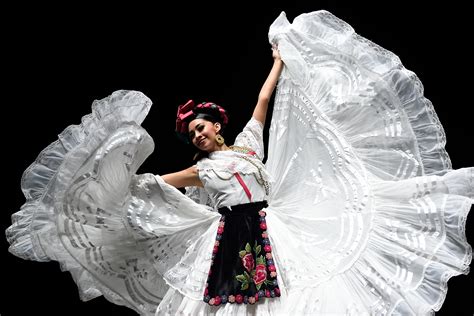 Ballet Folklórico de México de Amalia Hernández | See Chicago Dance