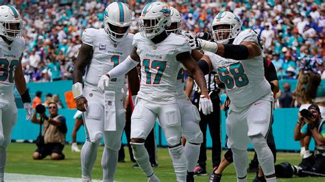 NFL Week 15 statistical highlights: Dolphins' Jaylen Waddle makes up ...