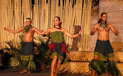 Royal Lahaina Luau Review - Insider Advice From a Maui Expert