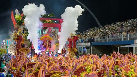 Brazil's glitzy Carnival returns in full form after Covid-19 pandemic ...