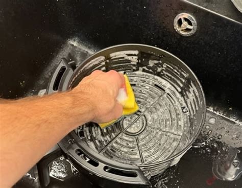 How To Clean An Air Fryer - A Step-by-Step Guide to Maintaining Your ...