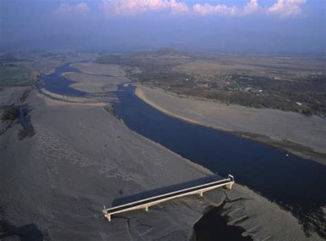 In 1998 a new bridge over the Choluteca river in Honduras was completed ...