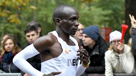 Kipchoge Marathon Pace - Marathon Runner Eliud Kipchoge Broke 2 Hour Mark But It Doesn T Count ...