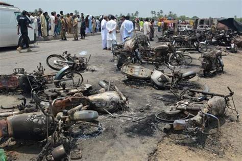 Ahmedpur Sharqia oil tanker inferno: Death toll rises to 190 - Pakistan ...