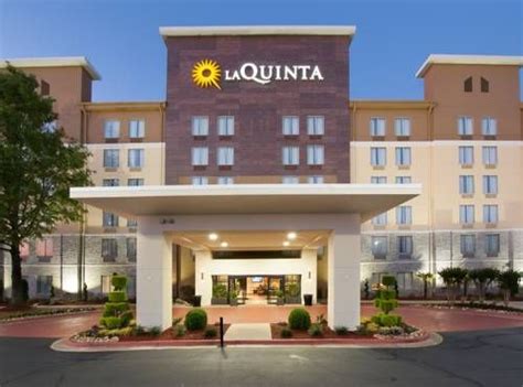 La Quinta Inn & Suites Atlanta Airport North Atlanta (Georgia) This La Quinta In… | Hartsfield ...