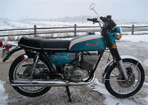 Review of Suzuki GT 250 1973: pictures, live photos & description Suzuki GT 250 1973 > Lovers Of ...