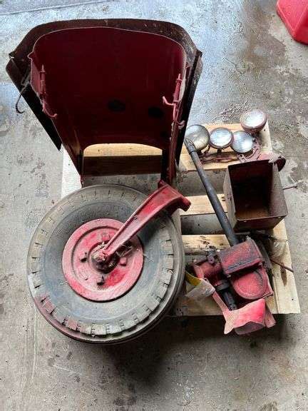 Farmall A/B Parts Pallet - Aumann Auctions, Inc.