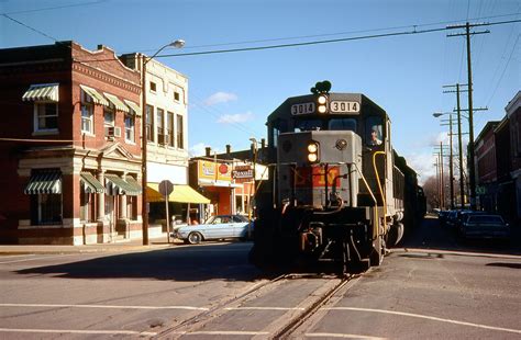 Towns and Nature: La Grange, KY: CSX/L&N Street Running