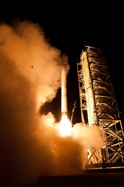 Absolutely Incredible Photo: Frog Launches With LADEE