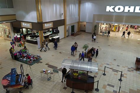 Valley Mall to reopen enclosed mall Tuesday | Local | yakimaherald.com