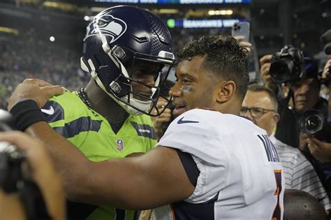 Geno Smith, questionable FG call spoil Russell Wilson's Seattle return