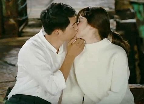 'Descendants of the Sun' gets award for best kiss by Song Joong Ki, Song Hye Kyo