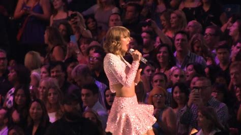 Taylor Swift- "Shake It Off" (720p) Live at IHeartRadio Fest 2014 - YouTube