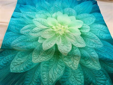 Pin by Darci Mead on Quilts, Etc. | Free motion quilt designs, Flower quilts, Quilting designs