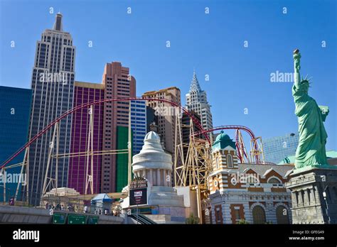 New york las vegas roller coaster 2016 hi-res stock photography and ...