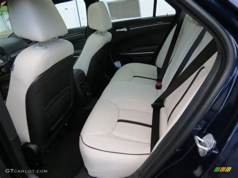 Motown Pearl/Black Interior 2013 Chrysler 300 Motown Photo #82771638 | GTCarLot.com