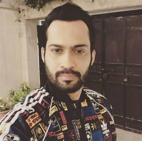 TV show host Waqar Zaka arrested by Police