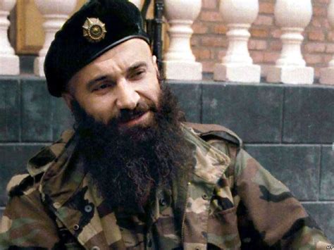 Shamil Basayev, o principal comandante da guerrilha separatista chechena e “terrorista número um ...