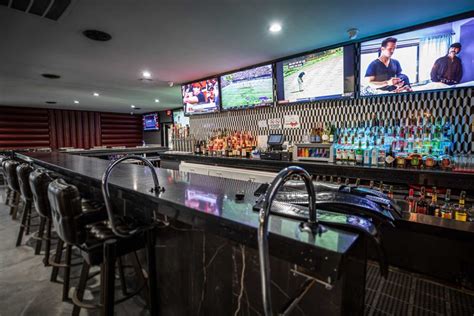 Longshots Sports Bar | Schererville, Indiana Drinks and Food