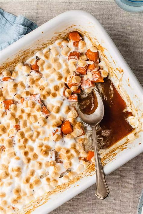 An Old-Fashioned Thanksgiving Favorite: Candied Yams With Marshmallows ...