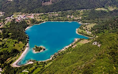 Lake Tenno: a turquoise diamond on Garda Lake - Nature - Lakes