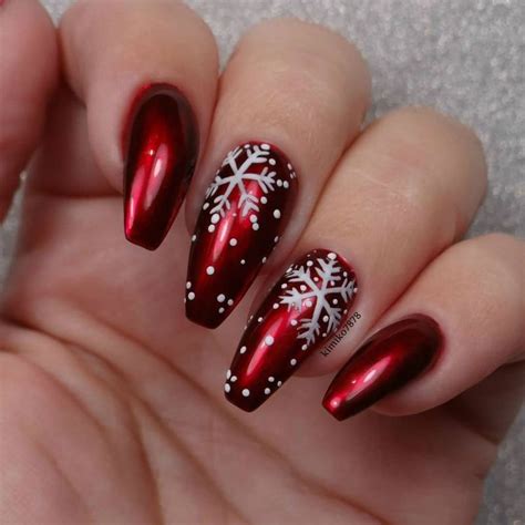 38 Schöne Winter Nägel Design-Ideen die Sie kopieren sollten | Red christmas nails, Snowflake ...