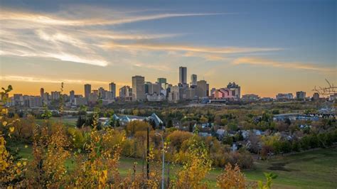 Premium Photo | Mesmerizing view of a beautiful edmonton skyline at ...