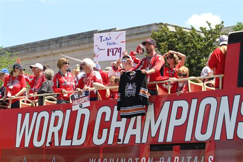 Relive the Capitals Stanley Cup parade and team picture (Photos)