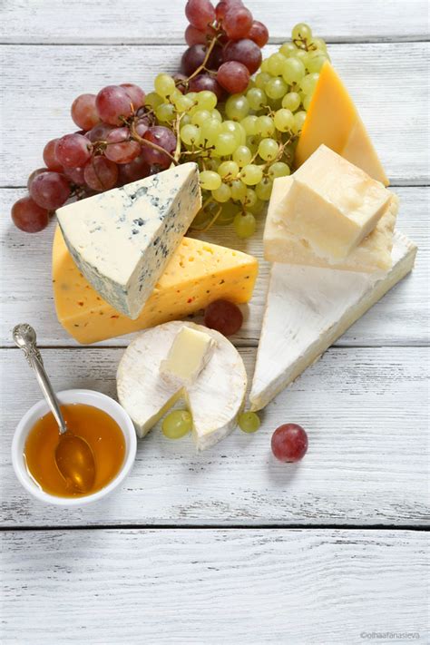 How to Make a Cheese Plate