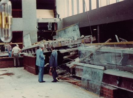 Hyatt Regency walkway collapse - Wikipedia