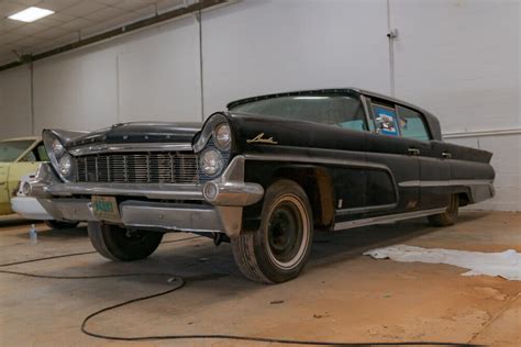 1959 Lincoln Premiere Hardtop 02 | Barn Finds