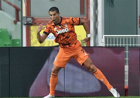 Cristiano Ronaldo Amazing Panenka Penalty against Spezia | Juventus 4-1 ...