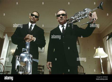 WILL SMITH, TOMMY LEE JONES, MEN IN BLACK II, 2002 Stock Photo - Alamy