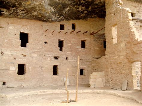 File:Kiva Ladder Poles Spruce Tree House.JPG - Wikimedia Commons