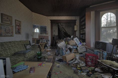 Abandoned Time Capsule/Hoarder House in Ontario [5192 x 3453] [OC] : r ...