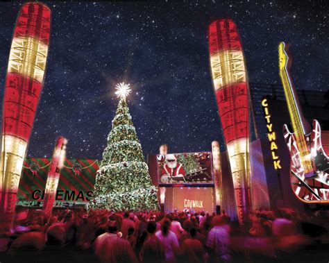 Christmas at Universal Studios Hollywood – Bionic Buzz