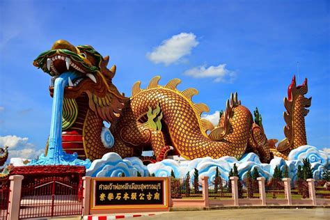 Dragon Museum Suphanburi The main purpose of the exhibition space inside the tremendous golden ...