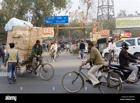 India Delhi Traffic jam in Mathura road Stock Photo - Alamy