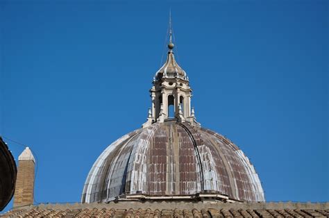 Premium Photo | Saint peter's basilica dome vatican city