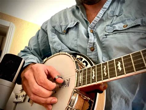 How to Tune a Four String Banjo - Step-by-Step Guide to Get You Started!